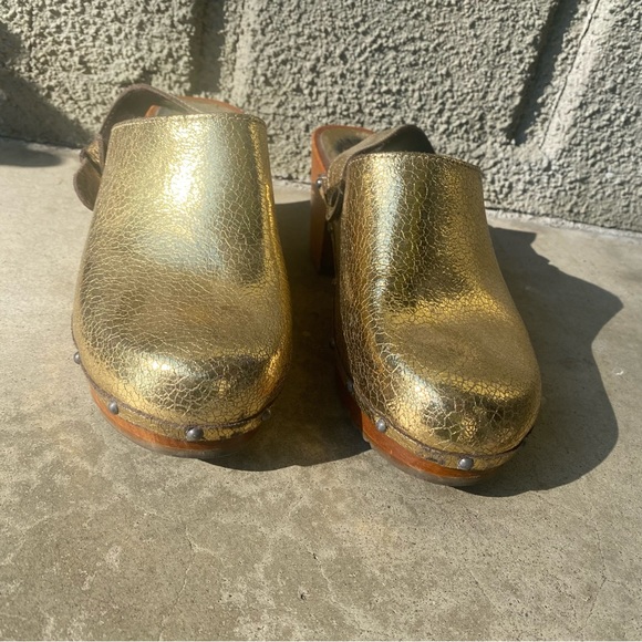 Juicy Couture Golden Clogs - Picture 3 of 12